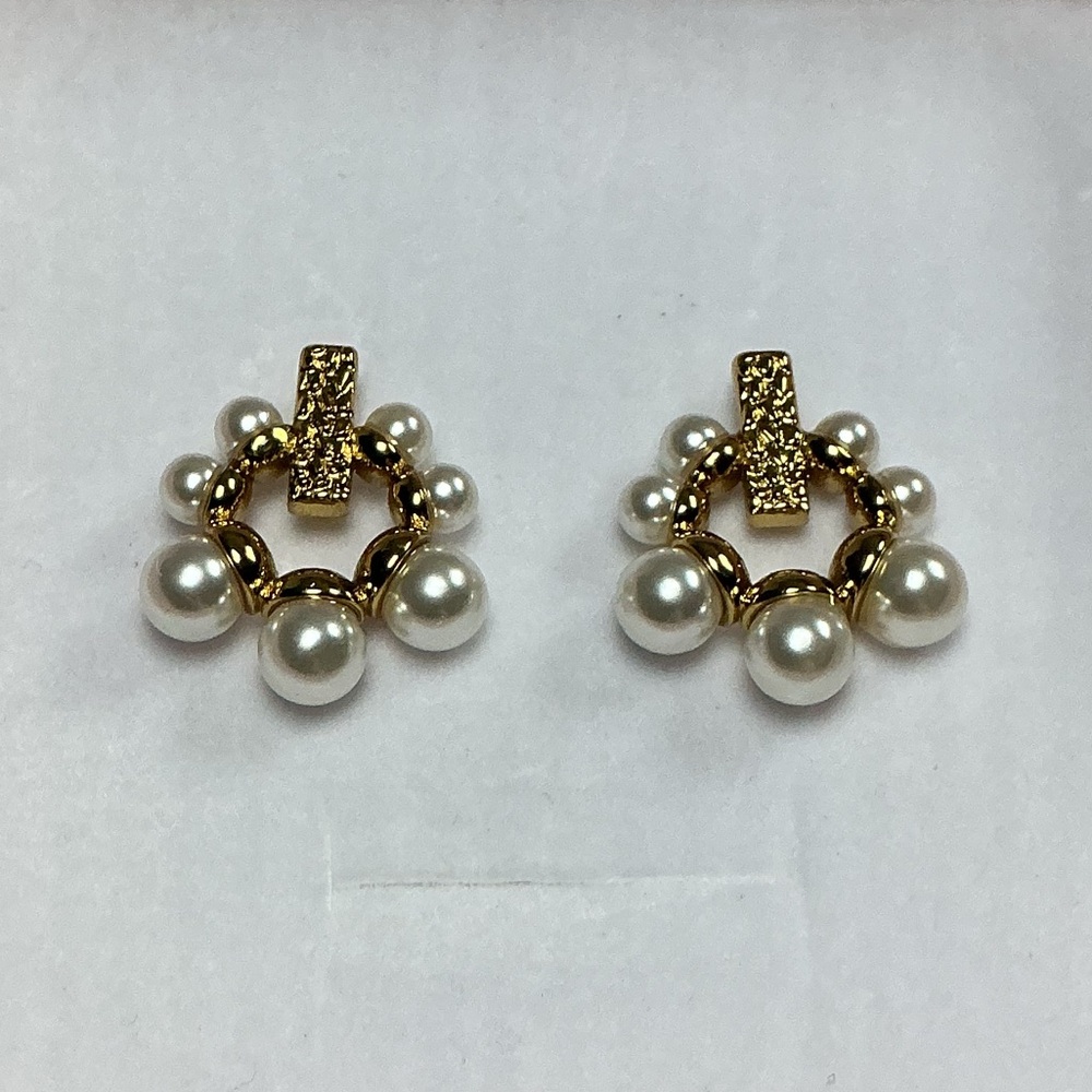 —  Unique Gold  Circular Post Back Pearl Drop  Earrings